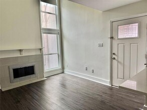 935 La Posada Dr, Unit 252 in Austin, TX - Building Photo - Building Photo