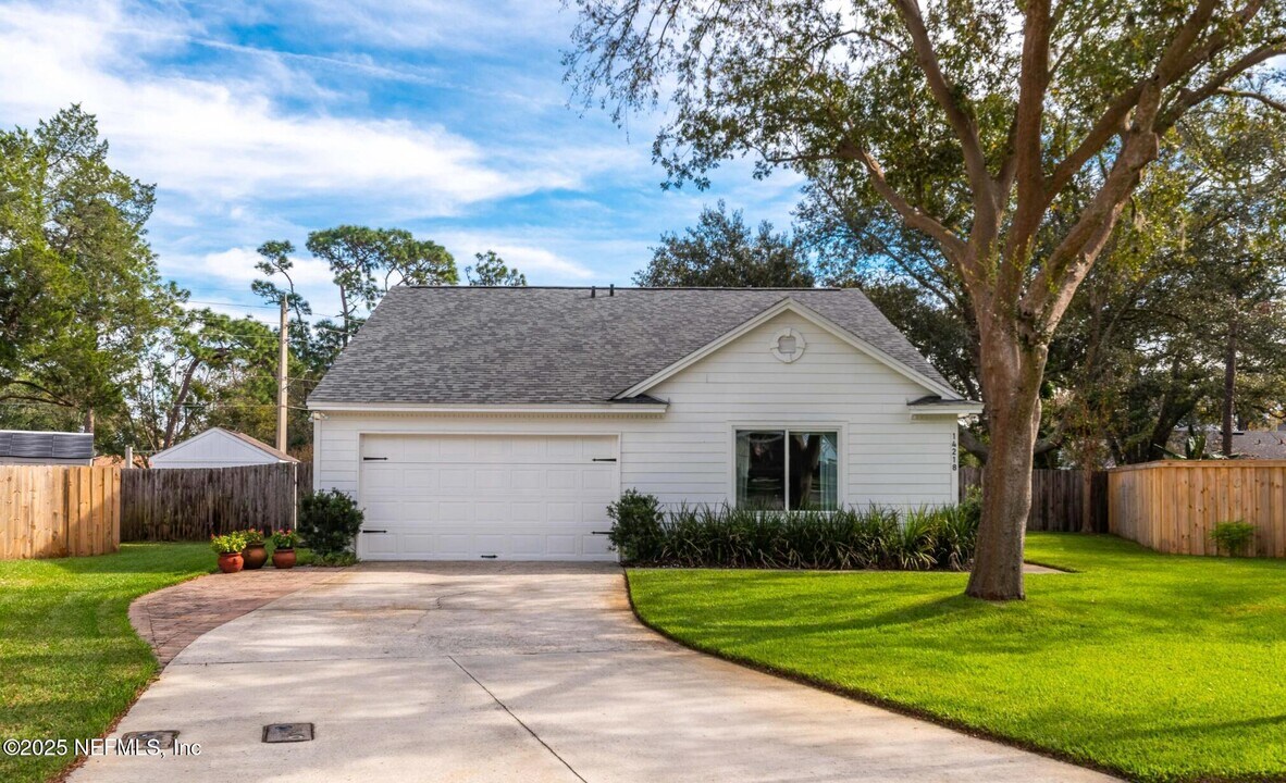 14218 Hampton Falls Dr N in Jacksonville, FL - Building Photo