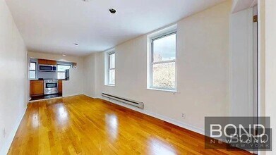 482 W Broadway in New York, NY - Building Photo - Building Photo