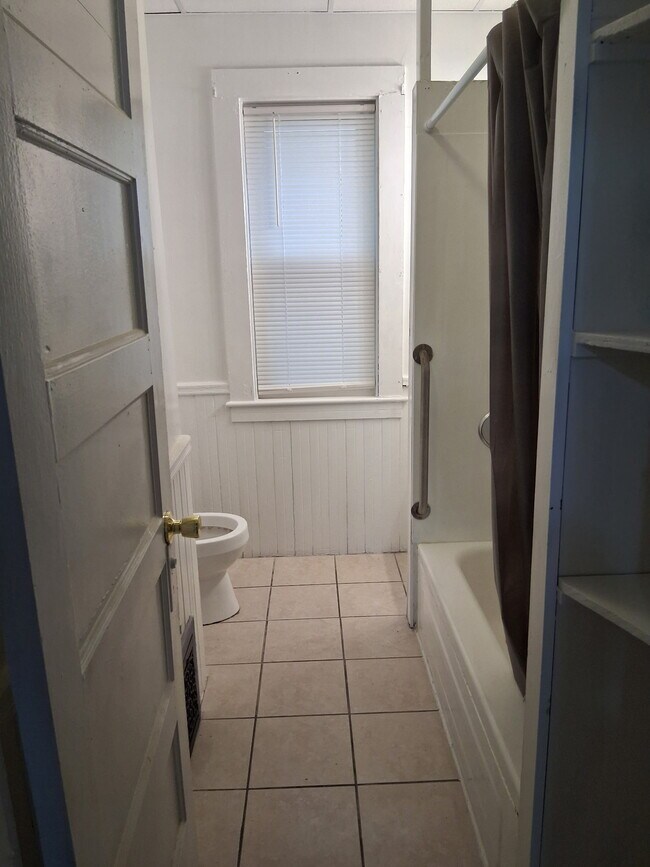 14 Witt St, Unit apt in Lynn, MA - Building Photo - Building Photo