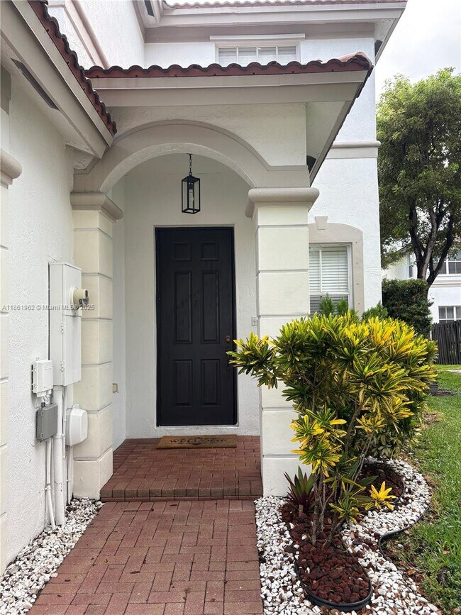 8108 NW 108th Ct in Doral, FL - Building Photo - Building Photo