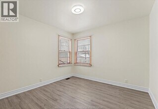 732 CHURCH  UPPER in Windsor, ON - Foto de edificio - Building Photo