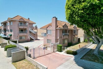 14033 Paramount Apartments in Paramount, CA - Building Photo - Building Photo