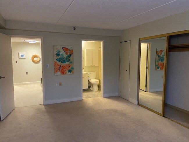 200 Cove Way, Unit 301 in Quincy, MA - Building Photo - Building Photo