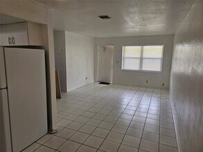 5306 NW 22nd St in Lauderhill, FL - Building Photo - Building Photo