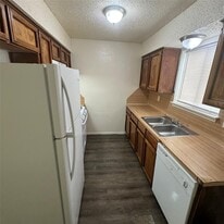 6901 Wentworth Dr in Austin, TX - Building Photo