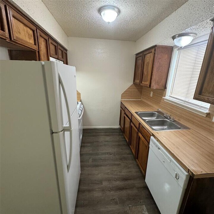 6901 Wentworth Dr in Austin, TX - Building Photo