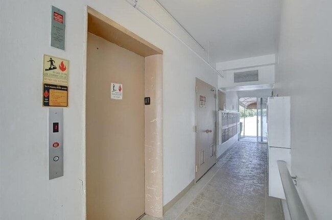 3040 NE 16th Ave in Oakland Park, FL - Building Photo - Building Photo