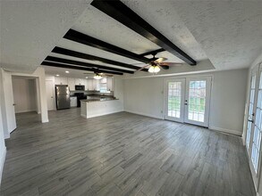 101 Cavalry Cir in League City, TX - Building Photo - Building Photo