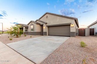 15365 W Smoketree Dr in Surprise, AZ - Foto de edificio - Building Photo