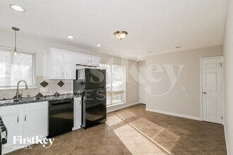 1560 Leisure Dr in Florissant, MO - Building Photo - Building Photo