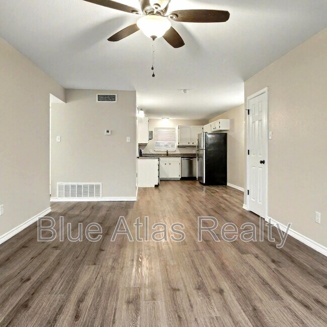 225 Bryan St in Denton, TX - Building Photo - Building Photo