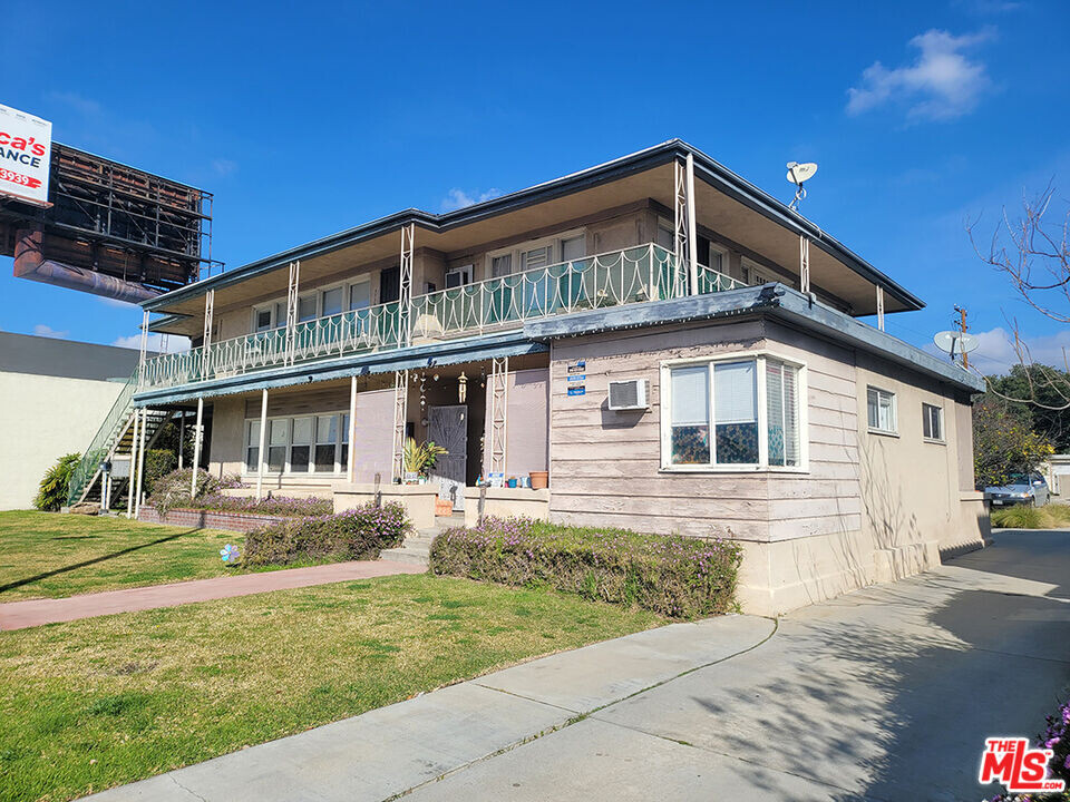 3723 Huntington Dr in Pasadena, CA - Building Photo