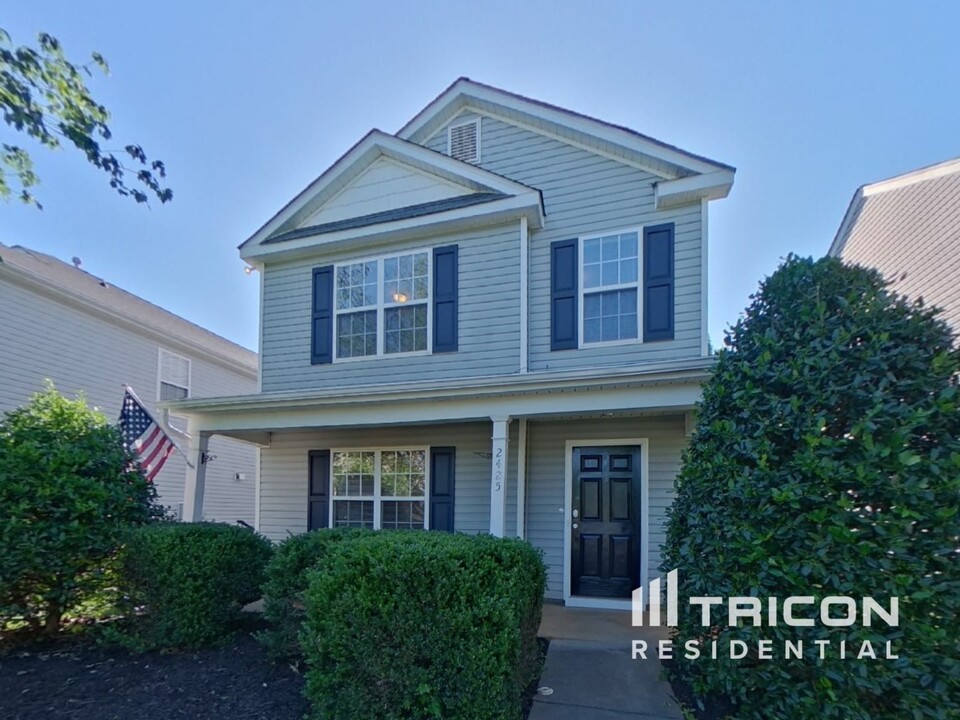 2425 Reid Oaks Dr in Charlotte, NC - Building Photo