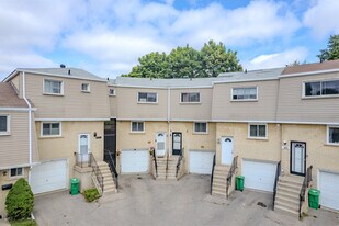 400 Mississauga Valley Blvd in Mississauga, ON - Building Photo