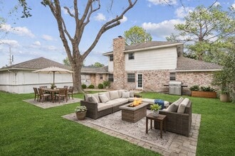 2114 Briarview Dr in Houston, TX - Building Photo - Building Photo