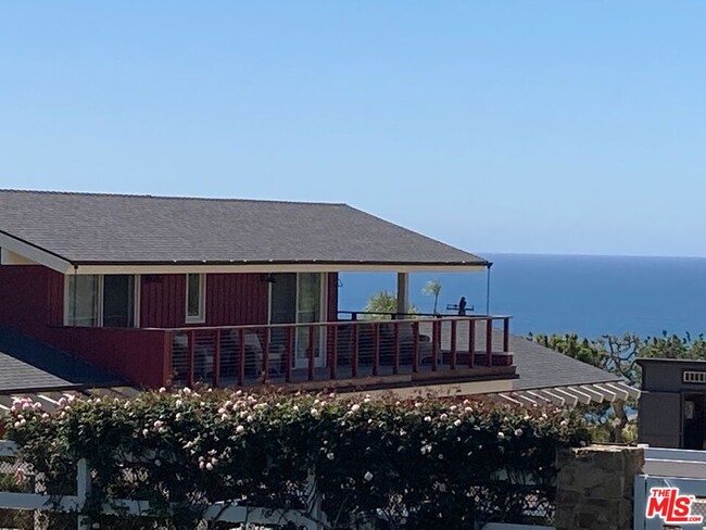 27545 Pacific Coast Hwy in Malibu, CA - Building Photo - Building Photo