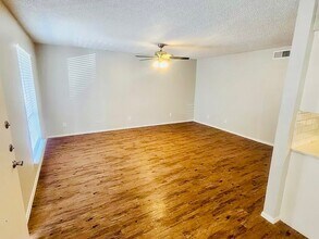 Maple Arms Apartments in Austin, TX - Building Photo - Building Photo