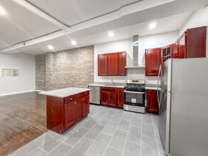 3345 N Clark St, Unit G01C in Chicago, IL - Building Photo - Building Photo