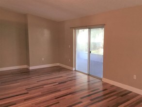 1667 Vista Lake Cir in Melbourne, FL - Foto de edificio - Building Photo