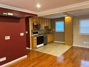 25 Woodhollow Rd in Albertson, NY - Building Photo - Building Photo