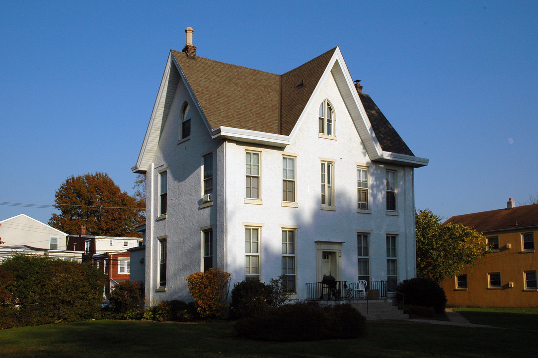 605 S High St in West Chester, PA - Building Photo