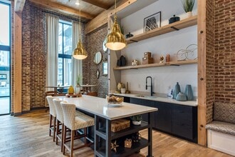 The Jamestown in Richmond, VA - Foto de edificio - Building Photo