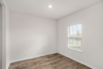 5035 Punch Shot in San Antonio, TX - Foto de edificio - Building Photo