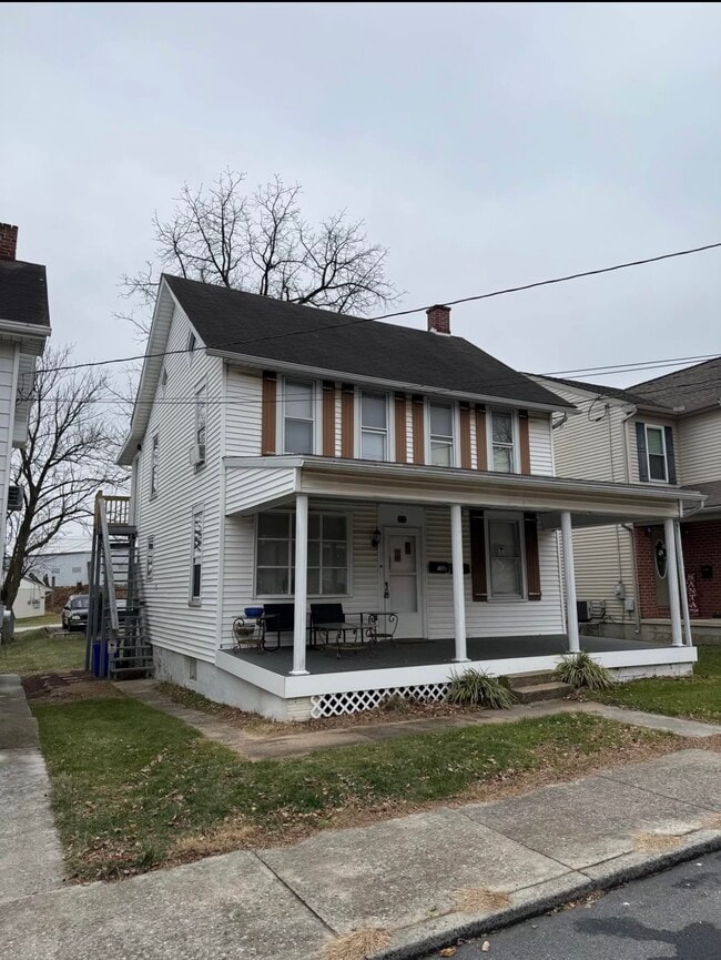 76 E Frederick St, Unit 2 in Dallastown, PA - Building Photo - Building Photo