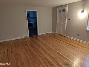 73 Vly Rd in Colonie, NY - Building Photo - Building Photo