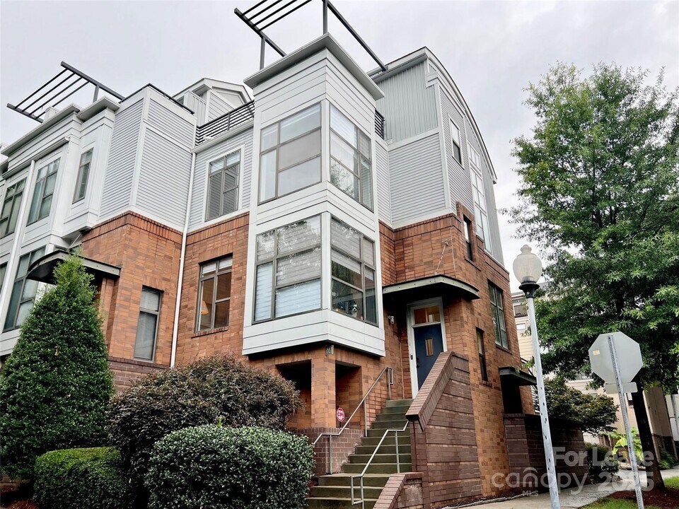 663 E 10th St in Charlotte, NC - Building Photo
