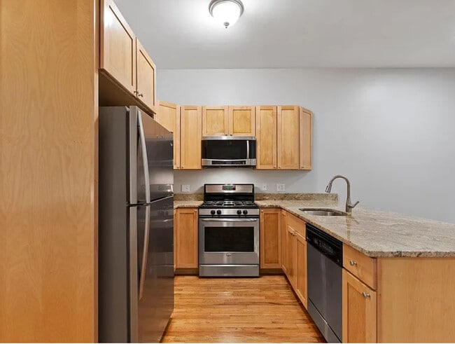 873 Harrison Ave in Boston, MA - Foto de edificio - Building Photo