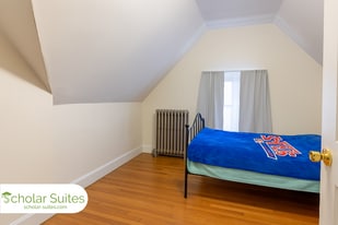 18 Greylock Rd in Boston, MA - Building Photo