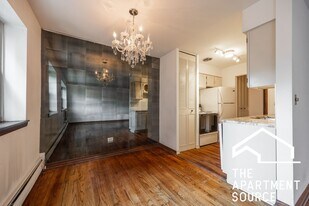 420 W Aldine Ave, Unit 402 in Chicago, IL - Building Photo