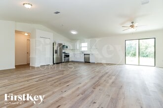 50 Queen Ct, Unit 2-222 in Lehigh Acres, FL - Building Photo - Building Photo