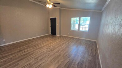 5610 Tallow Tree Dr in Austin, TX - Building Photo - Building Photo