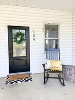 109 W Maple St in Johnson City, TN - Building Photo