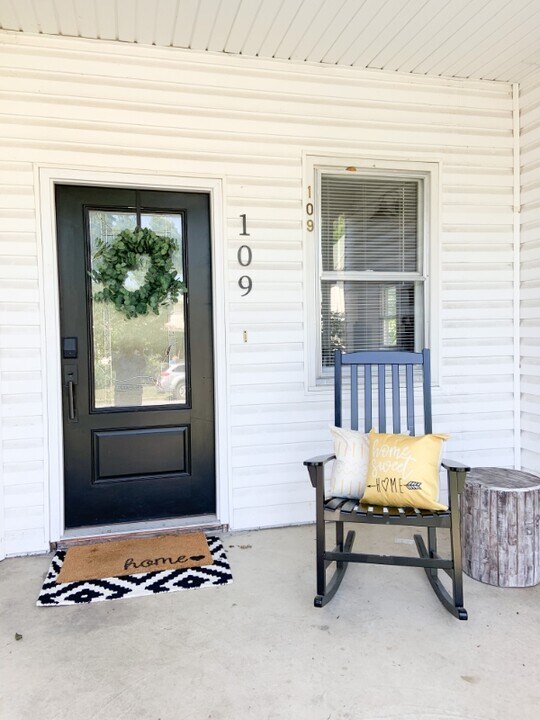 109 W Maple St in Johnson City, TN - Building Photo