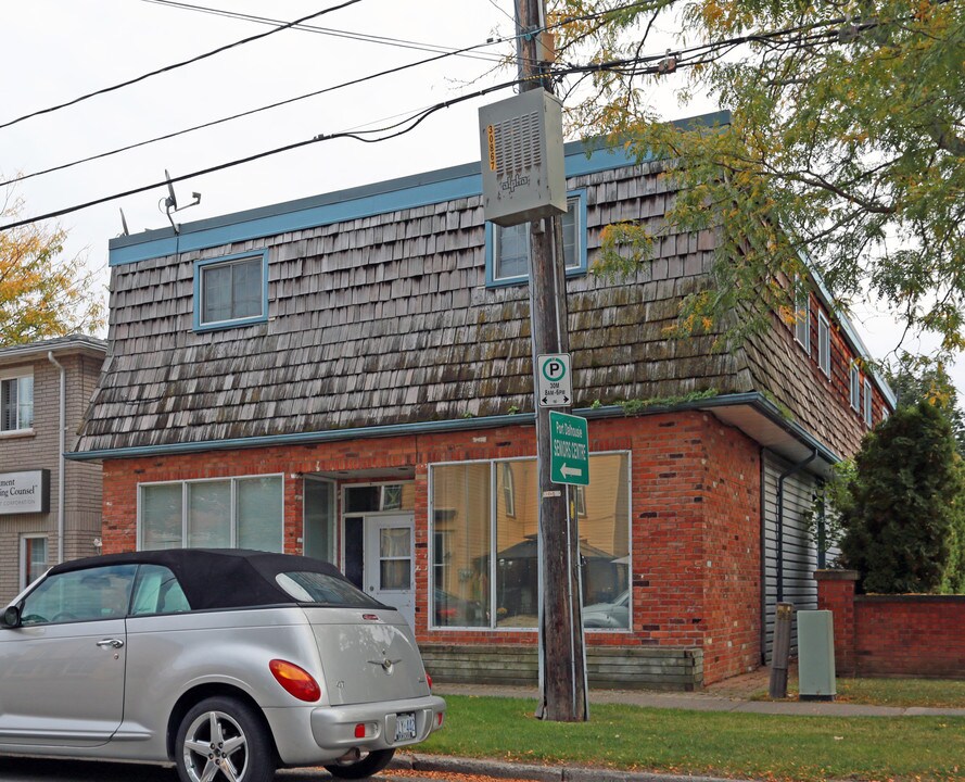 51 Main St in St Catharines, ON - Building Photo