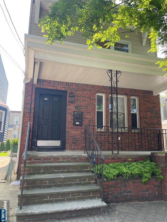148 Nesbit St in Weehawken, NJ - Building Photo