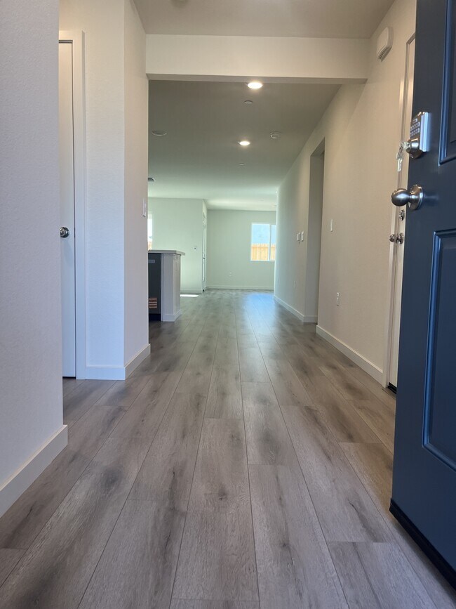 2196 Orlin Dr in Yuba City, CA - Building Photo - Building Photo