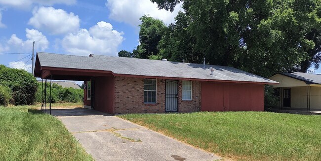 property at 2601 S Belair Dr