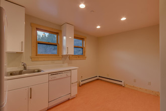 10178 Donner Pass Rd in Truckee, CA - Building Photo - Interior Photo