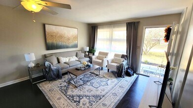 1300 Whirlaway Dr in Louisville, KY - Building Photo - Building Photo