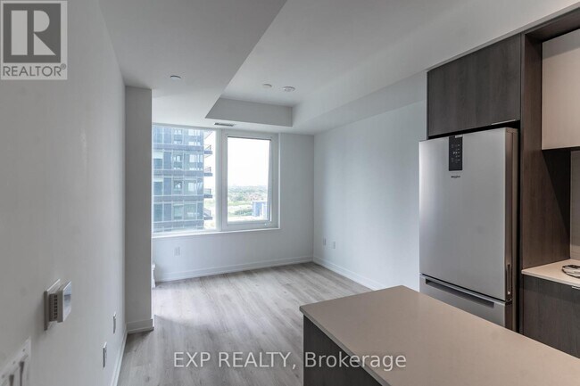 395 Square One Dr in Mississauga, ON - Building Photo - Building Photo