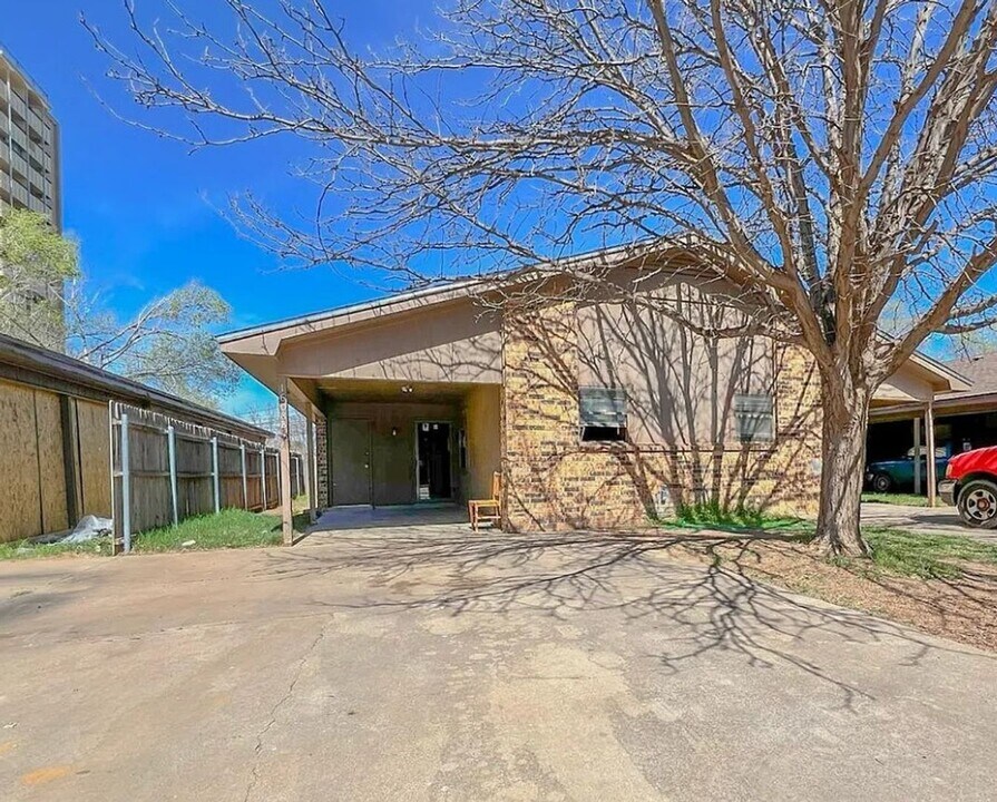 1608 28th St in Lubbock, TX - Building Photo