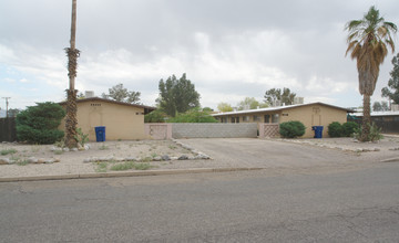 Park Manor Apartments in Tucson, AZ - Building Photo - Building Photo