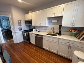 609 Centre St in Boston, MA - Building Photo - Building Photo