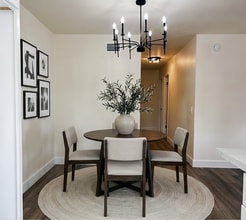 1016 Cabrillo Park Dr in Santa Ana, CA - Foto de edificio - Building Photo