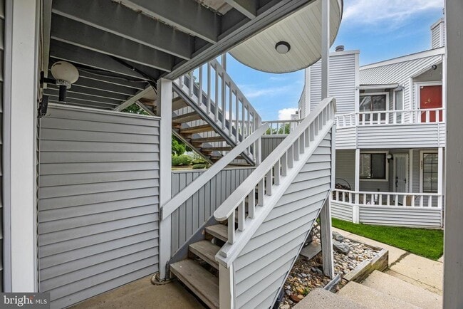 702 Abbey Ct